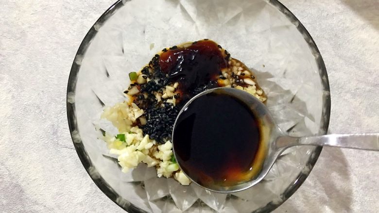 黄瓜香菜拌螺肉(内附独家万能凉拌酱汁),一勺陈醋