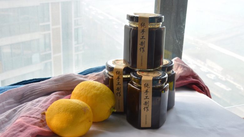 冰糖柠檬膏,用这个做法做出来的柠檬膏,相对来说省事。