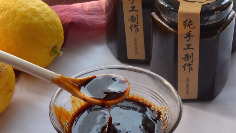 冰糖柠檬膏,酸酸甜甜又略带柠檬皮的苦味,喝一杯感觉喉咙和肺都舒爽了。