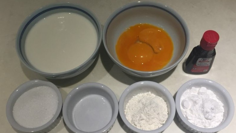 鐵鍋烤餅,接著,量好卡仕達醬的材料