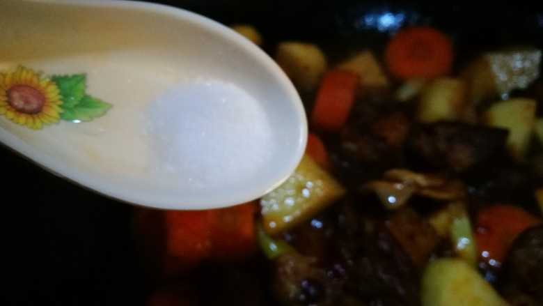 一锅炖~家常随意炖,加入盐
