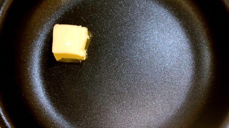 새우 볶음
辣炒大虾🍤,버터 적당히 짤라 후라이팬 넣서 녹혀함
放入黄油