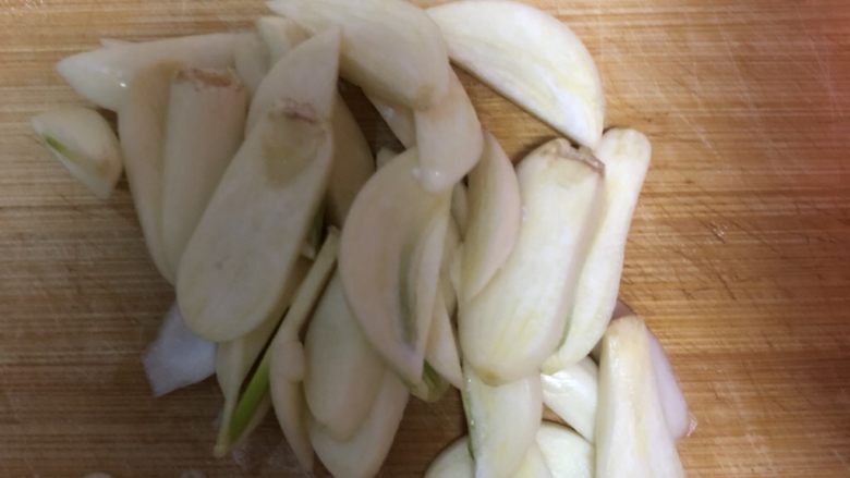 새우 볶음
辣炒大虾🍤,마늘 썰기
大蒜切片