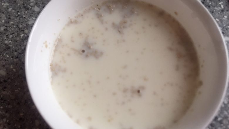 乡味➕福建~竹香电蒸笼~猪肉海鲜酱肉包,加入一盒牛奶搅拌均匀用来合面。