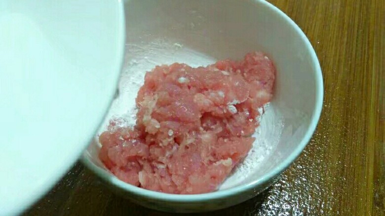 厨房挑战+荤菜+烂肉豌豆(肉末豌豆),少许清水