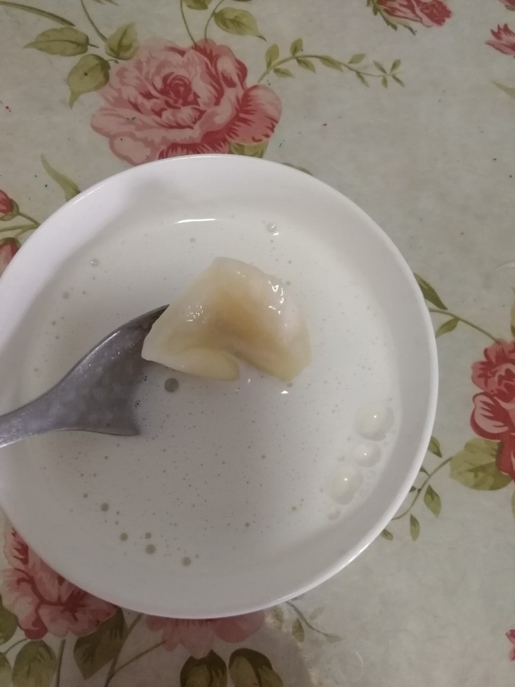牛奶版_香蕉奶昔,盛一碗,加点蜂蜜。不喜欢甜的可以不放。
