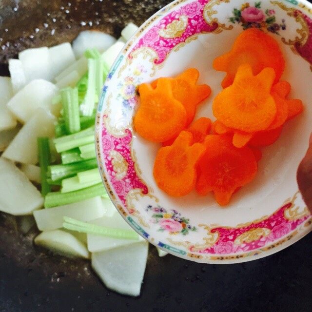 挑战厨房 +素菜+清炒盘菜,再加入胡萝卜