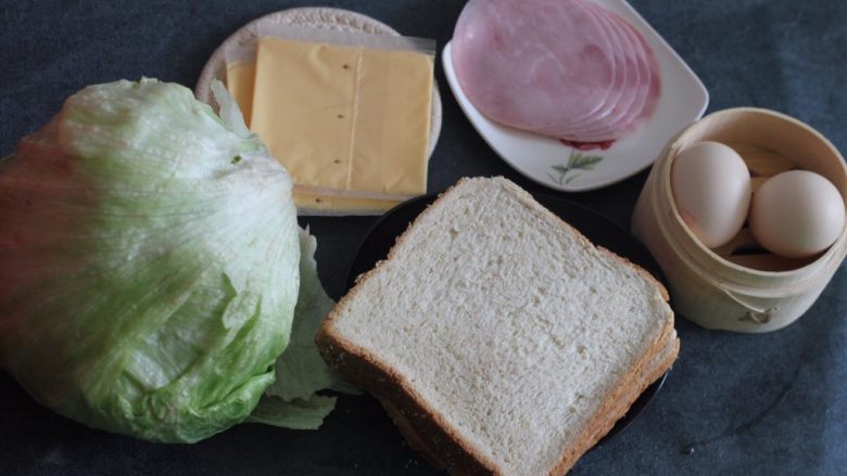 三明治也是一种料理,所有材料准备好,该拆的拆,该洗的洗,我真不是凑步骤!(认真脸)