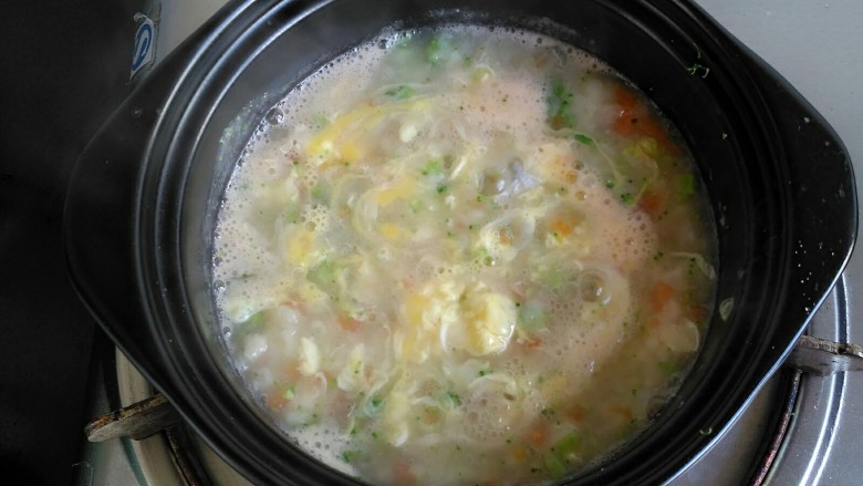 【宝宝辅食】疙瘩汤,成鸡蛋穗,用铲子推一推,注意不要糊底了