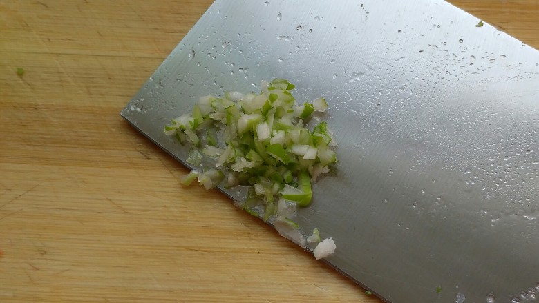 【宝宝辅食】疙瘩汤,最后出锅前放入葱花,再放少许盐和醋,几点<a style='color:red;display:inline-block;' href='/shicai/ 3738'>芝麻油</a>即可。