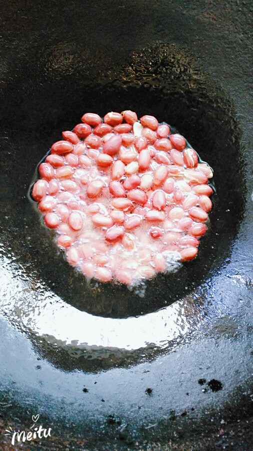 宫保鸡蛋,<a style='color:red;display:inline-block;' href='/shicai/ 4262'>花生米</a>炸好
