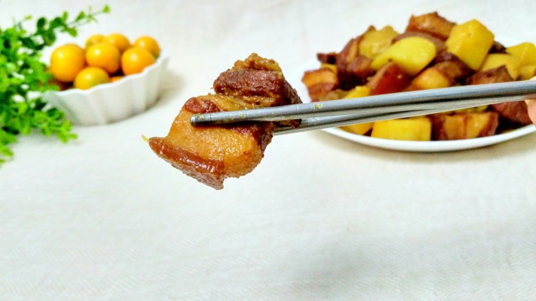 红烧肉炖土豆,真的肥而不腻呢~