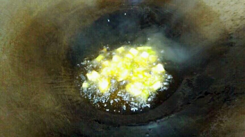 厨房挑战+素菜+素烧冬瓜,油熟下葱蒜