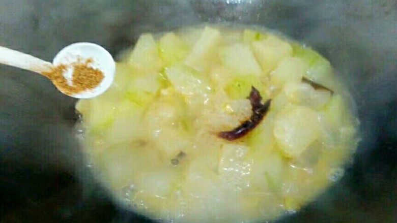厨房挑战+素菜+素烧冬瓜,少许五香粉