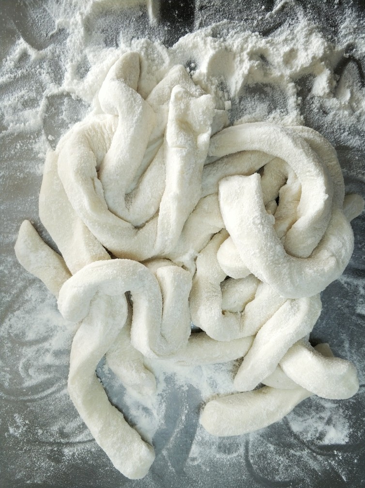大盘鸡拉条子,撒干粉,