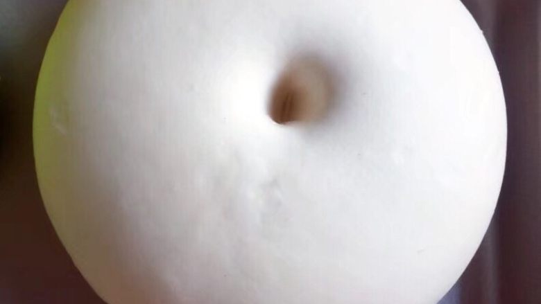 寿桃馒头,这是发酵好的样子,体积2倍大,手指戳一个洞,洞口,不回缩不变形。