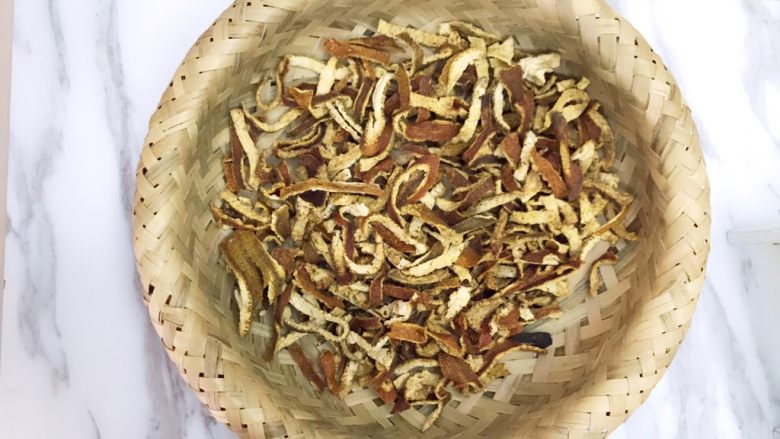 超简易快手柠檬膏,称取50g陈皮,打成粉
