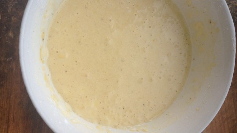 椒盐蘑菇,加适量水和成面糊