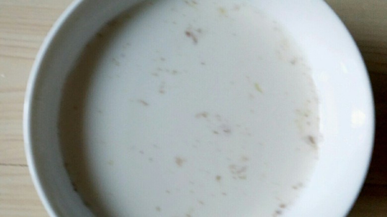 姜汁撞奶,充分静置,或放冰箱里冷藏30分钟。