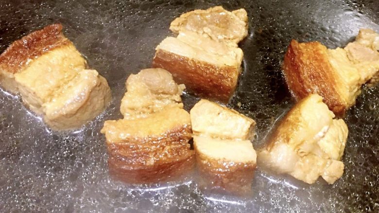 红烧肉,五花肉焖完后，锅中留部分汤汁