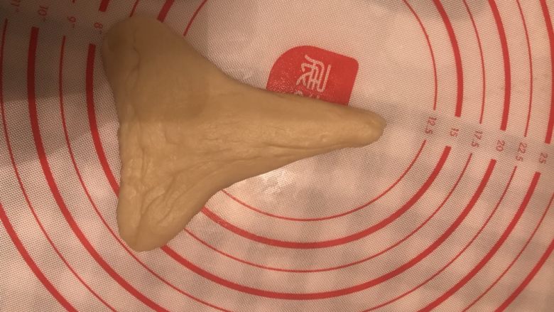 酸奶牛角面包,做成长三角造型