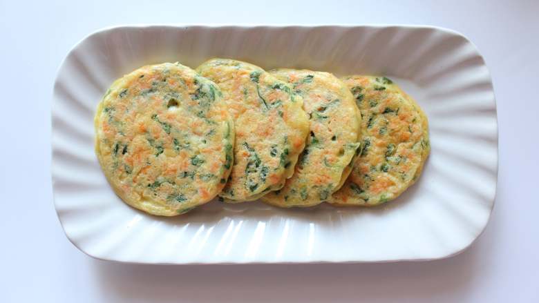 胡萝卜蛋饼(适合11个月龄以上宝宝),一共四个小饼的量