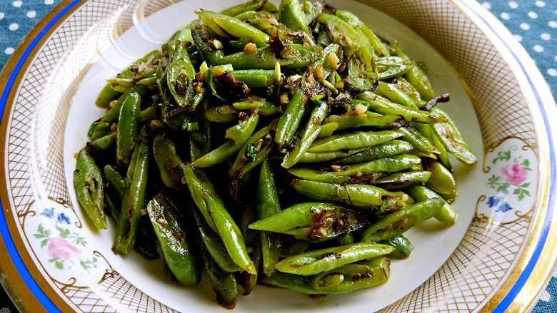 橄榄菜豆角,出锅装盘啦!