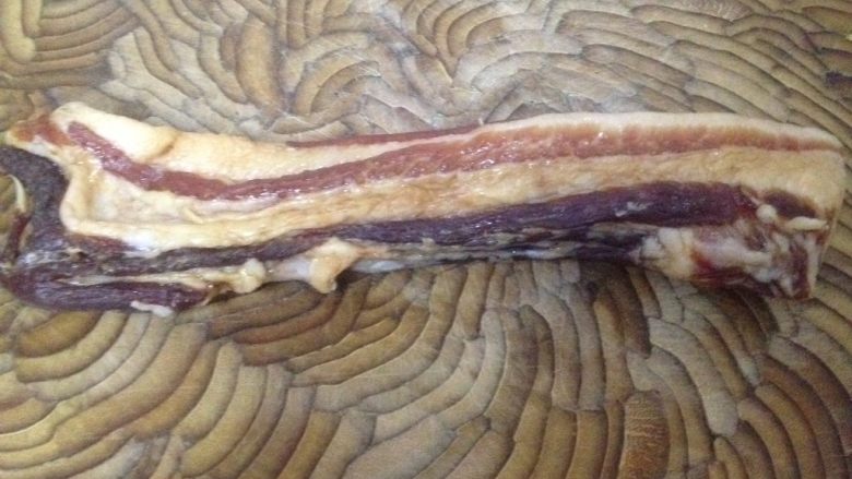 腊肉炒,晾晒好的腊肉洗干净