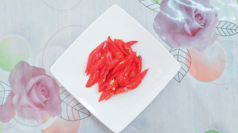 纸包烤鱼,也切成菱形条!