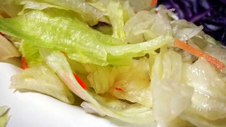 糖尿病菜谱~鹰嘴豆蔬菜沙拉,<a style='color:red;display:inline-block;' href='/shicai/ 121'>生菜</a>撕小