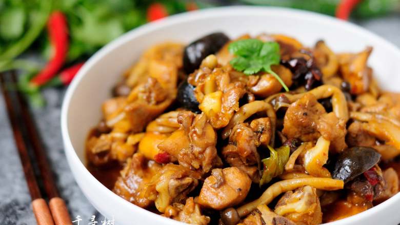 鲜蘑菇爆炒鸡块 鲜美蘑菇与香浓鸡肉的激情碰撞,细节图,这道菜上桌,能让你多吃一碗饭。
