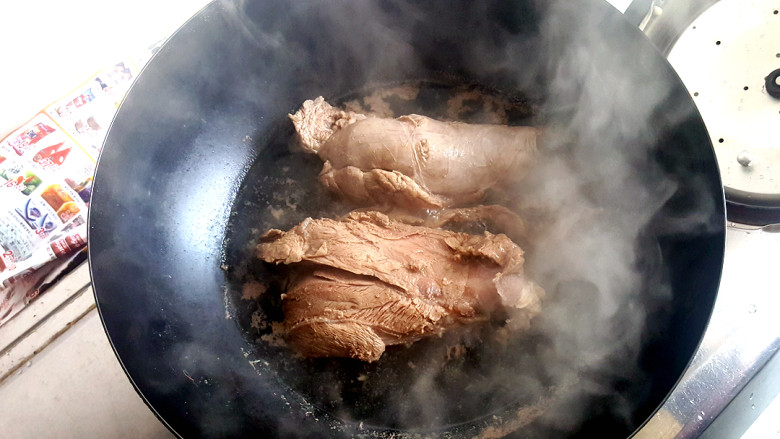 来自芝麻的诱惑=>多味牛肉,待血丝消失，捞出。