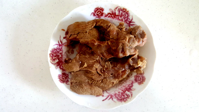 来自芝麻的诱惑=>多味牛肉,待熟后,捞出。冷却后,切片。