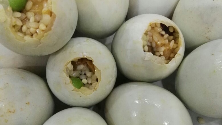 糯米蛋,依次都装满(装了18个鸭蛋)