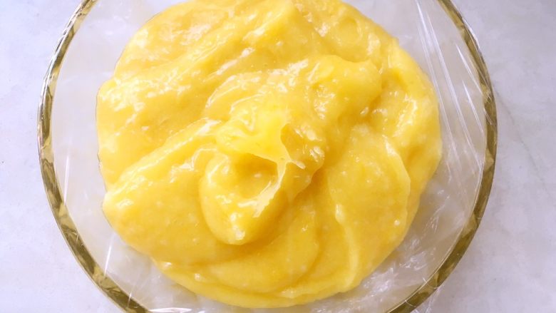 柠檬挞,柠檬凝乳凉透后,盖保鲜膜冰箱冷藏