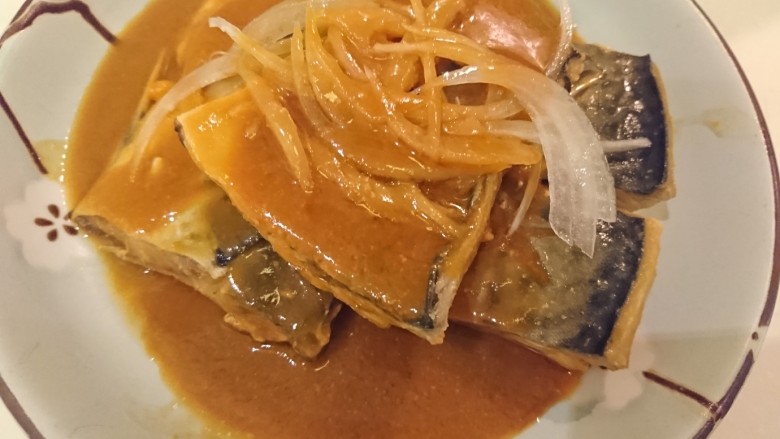 鯖魚味增煮,湯汁淋上,搞定!