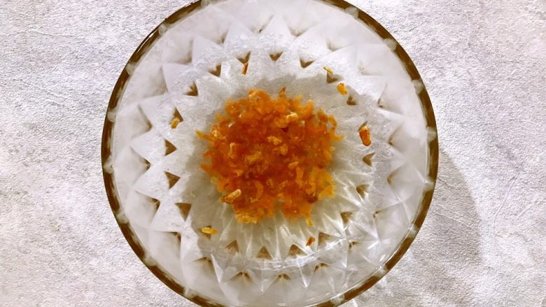 浮翠流丹~腊肠海米藜麦杂蔬焖饭,<a style='color:red;display:inline-block;' href='/shicai/ 1694'>海米</a>稍微冲洗一下之后用温水浸泡,备用
