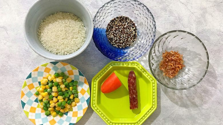 浮翠流丹~腊肠海米藜麦杂蔬焖饭,首先我们准备好所有食材