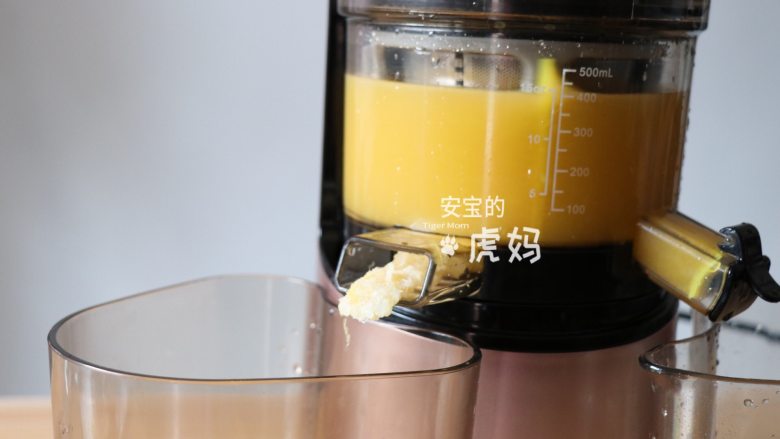 香梨橙汁,一边出渣;