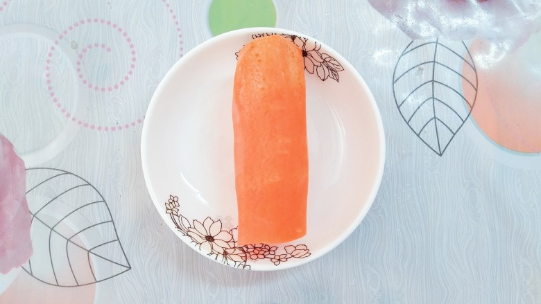 辣子鸡,<a style='color:red;display:inline-block;' href='/shicai/ 25'>胡萝卜</a>去皮,切这么一小根就够了!