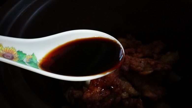 地方美食家里吃之河南小酥肉,加入生抽