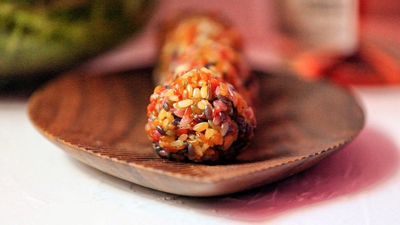 六色饭,用六色饭制作的糯米团子
你那么美
我只想静静的看着