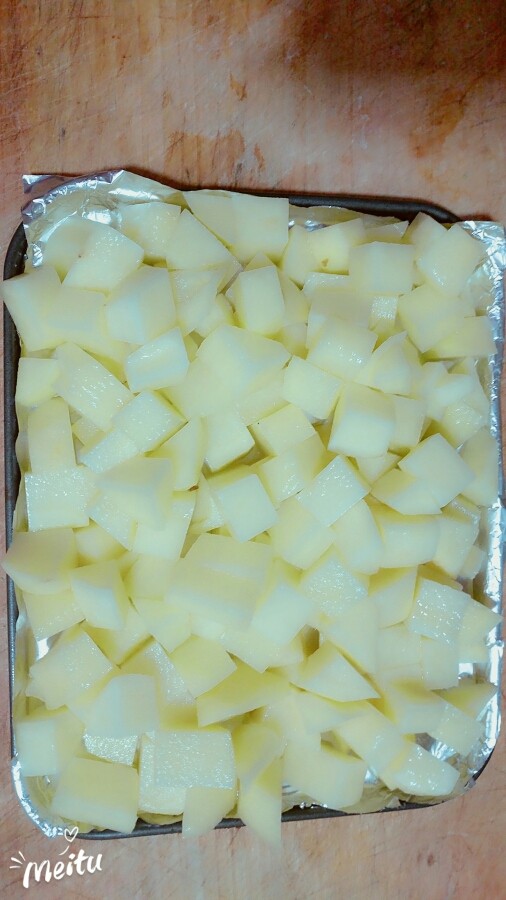 儿童版香焗土豆块,倒入容器