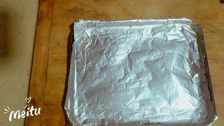 儿童版香焗土豆块,准备烤盘，刷油