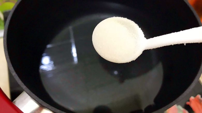 创意料理~甜橙五彩竹升面,入一小勺细盐