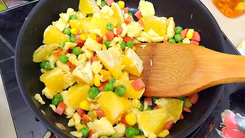 创意料理~甜橙五彩竹升面,翻炒30秒