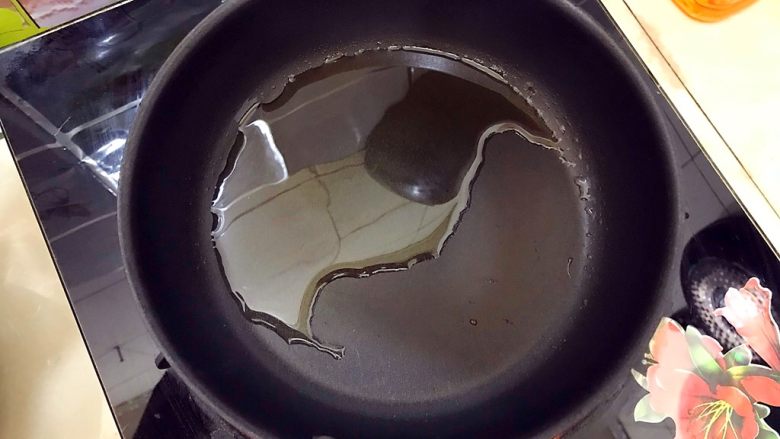 创意料理~甜橙五彩竹升面,平底锅入适量食用油
