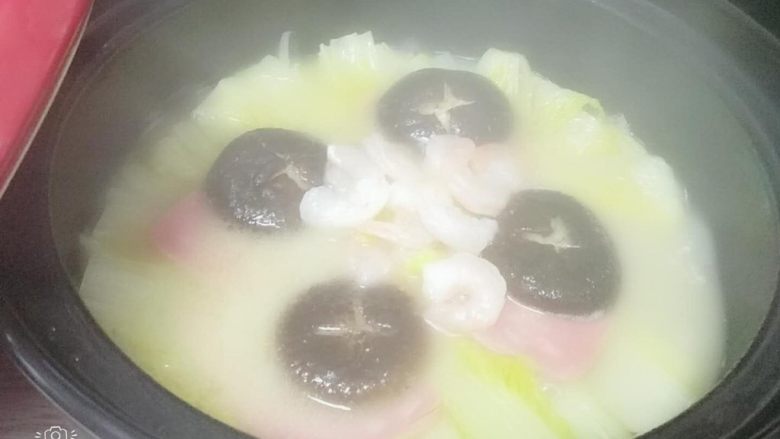 蛋汤焖煲娃娃菜,端上桌,打开锅盖还在咕嘟