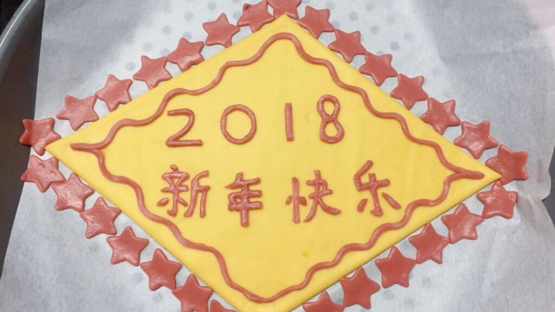 新年快乐,做好的馒头不需要二次发酵,直接上锅蒸制,上汽后蒸20分钟左右,关火焖5分钟即可。