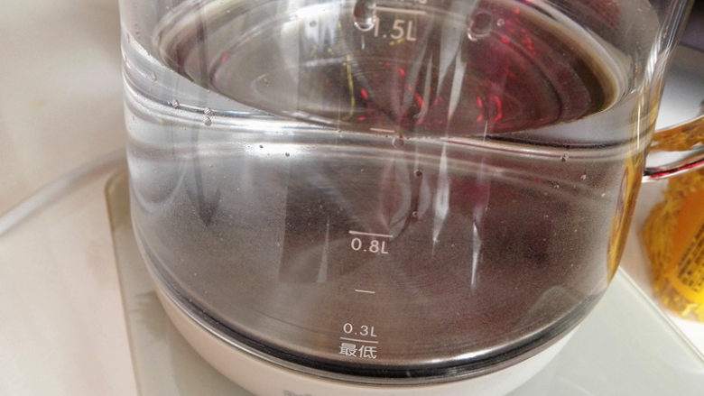 沁人心脾的菊花茶,养生壶里加入1L清水,